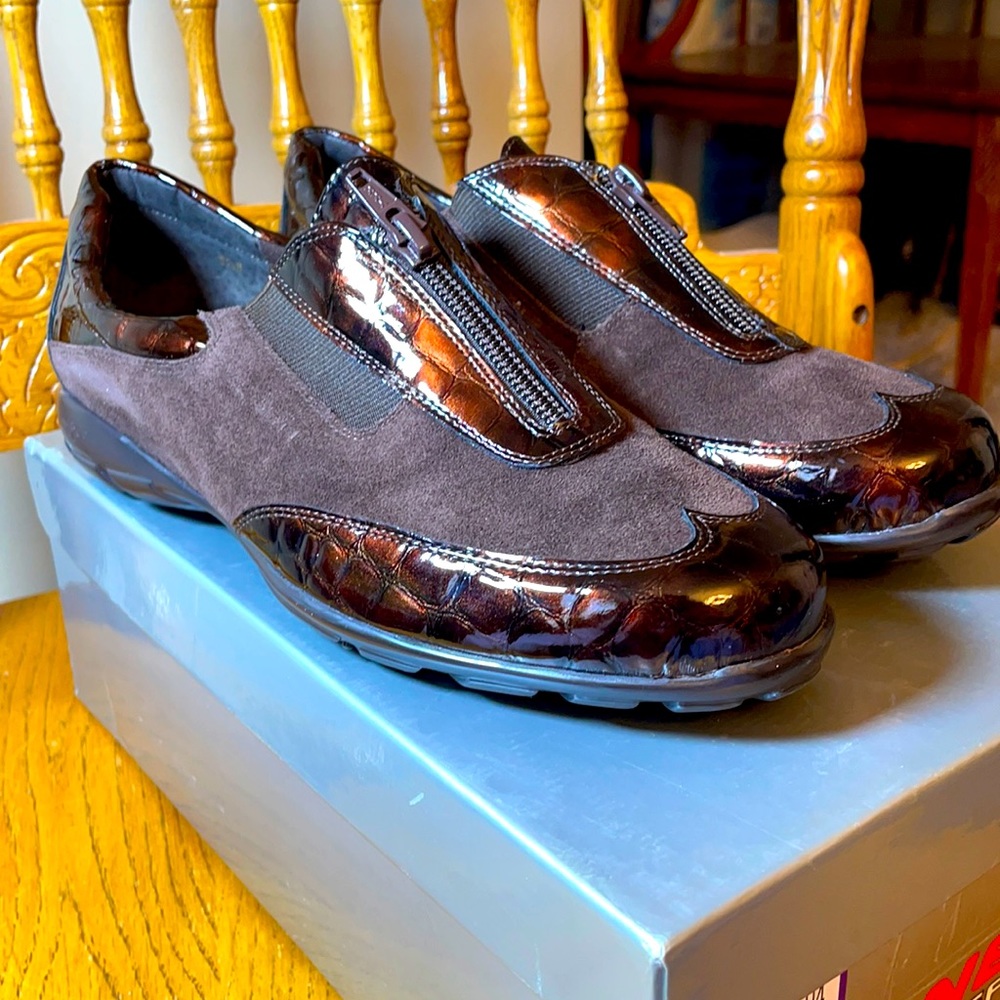 New in Box!! Vaneli Sport Anica Size 8.5 WIDE